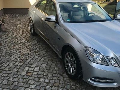 Silber Gebraucht 2010 Mercedes E250 Limousine | 7.777 € (Etwas zu teuer)
