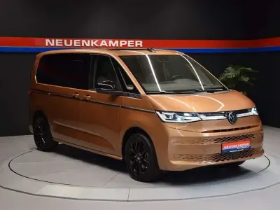 Gebraucht VW Multivan Style 150 PS (110 kW) 2025 Gold Van / Kleinbus