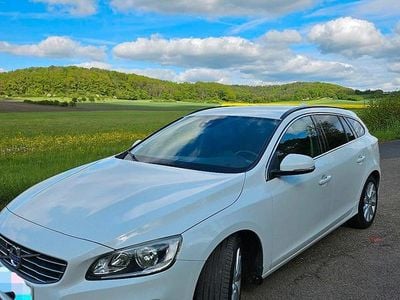 Gebraucht Volvo V60 Momentum 181 PS (133 kW) 2014 Weiß Kombi