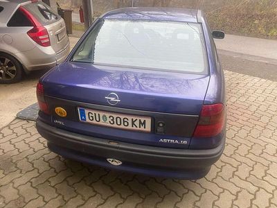 Gebraucht Opel Astra 90 PS (66 kW) 1996 Blau Limousine