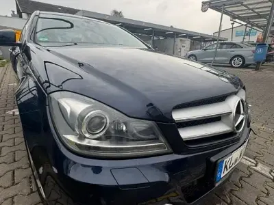 Gebraucht Mercedes C180 156 PS (114 kW) 2012 Blau Coupé