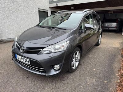 Gebraucht Toyota Verso Comfort 147 PS (108 kW) 2016 Grau Van / Kleinbus