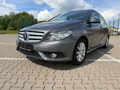 Gebraucht Mercedes B180 122 PS (89 kW) 2011 Grau Van / Kleinbus