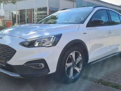 Gebraucht Ford Focus Active X 125 PS (91 kW) 2020 Frozen white Limousine