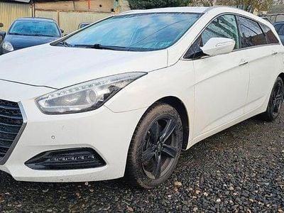 Gebraucht Hyundai i40 Trend 141 PS (103 kW) 2017 Weiß Kombi