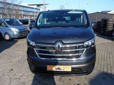 Używany Renault Trafic Life 150 KM (110 kW) 2023 Szary Minivan