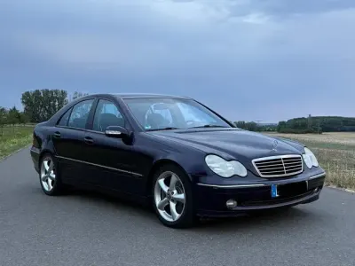 Gebraucht Mercedes C220 143 PS (105 kW) 2003 Andere farben Limousine