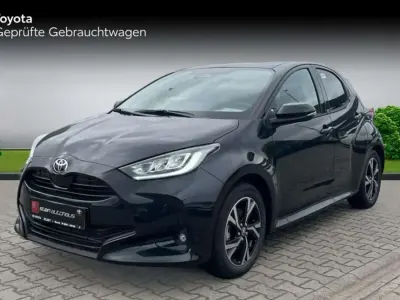 Neu Toyota Yaris Hybrid 116 PS (85 kW) 2025 Mysticschwarz mica Kleinwagen