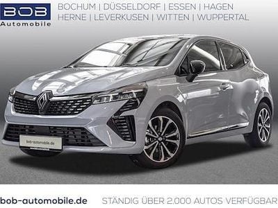 Usado Renault Clio V Techno 115 HP (84 kW) 2025 Cinzento Sedan