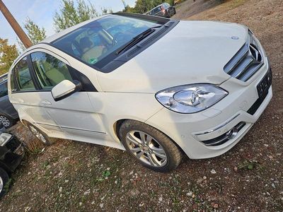Mercedes B180
