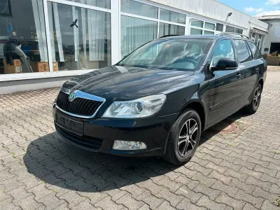 Gebraucht Skoda Octavia Ambiente 122 PS (89 kW) 2010 Schwarz Limousine
