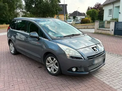 Gebraucht Peugeot 5008 150 PS (110 kW) 2011 Grau Van / Kleinbus