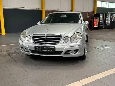 Używany Mercedes E320 224 KM (164 kW) 2006 Srebrny Sedan/Limuzyna