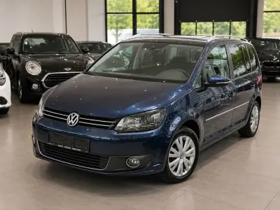 Gebraucht VW Touran Highline 140 PS (102 kW) 2013 Night blue metallic Van / Kleinbus