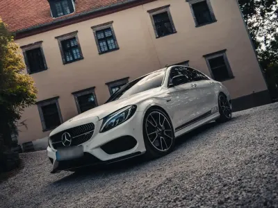 Używany Mercedes C43 AMG AMG 367 KM (269 kW) 2017 Biały Sedan/Limuzyna