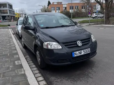 Gebraucht VW Fox 54 PS (39 kW) 2005 Grau Kleinwagen