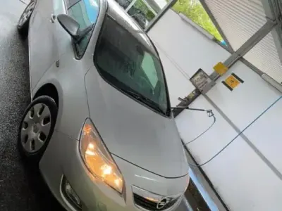Gebraucht Opel Astra 110 PS (80 kW) 2010 Silber Kombi