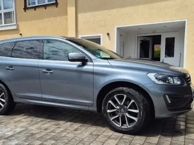Gebraucht Volvo XC60 R-Design Momentum 220 PS (161 kW) 2015 Grau SUV