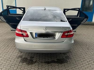 Mercedes E200
