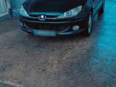 Gebraucht Peugeot 206 CC 109 PS (80 kW) 2005 Schwarz Cabrio