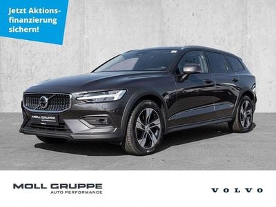 Gebraucht Volvo V60 CC Ultimate 197 PS (144 kW) 2023 Platinum grey / metallic Kombi