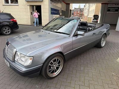 Usata Mercedes 300 220 CV (161 kW) 1992 Grigio Cabrio