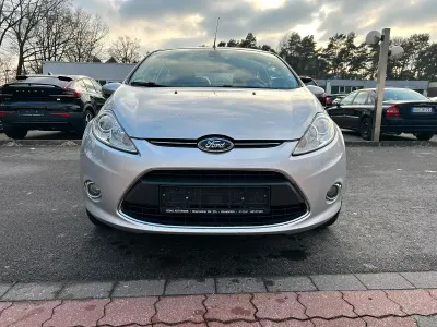 Gebraucht Ford Fiesta Titanium 97 PS (71 kW) 2011 Grau Kleinwagen