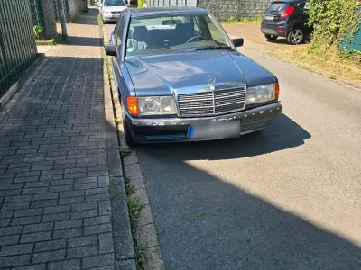 Gebraucht Mercedes 190 2026 Blau Limousine