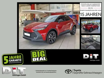 Neu Toyota C-HR 140 PS (102 kW) 2025 Karminarot metallic SUV