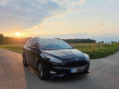 Schwarz Gebraucht 2018 Ford Focus ST-Line Kombi | 10.100 € (Guter Preis)