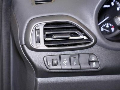 Gebraucht Hyundai i30 Trend 120 PS (88 kW) 2023 Dark knight / mic Kombi