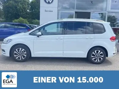 Gebraucht VW Touran Active 150 PS (110 kW) 2023 Weiß Van / Kleinbus
