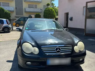 Gebraucht Mercedes C180 129 PS (94 kW) 2001 Schwarz Coupé