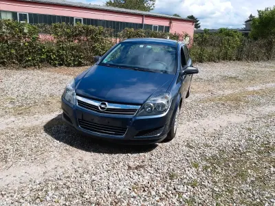 Gebraucht Opel Astra 105 PS (77 kW) 2009 Grau Limousine
