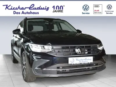 Gebraucht VW Tiguan Life 150 PS (110 kW) 2023 Deep black perleffekt (metallic) SUV