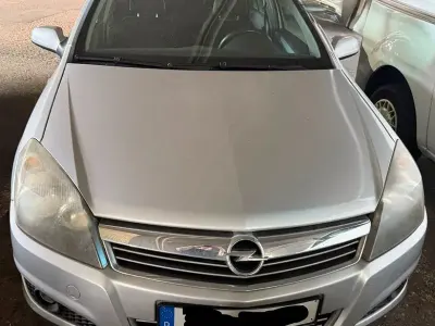 Gebraucht Opel Astra 125 PS (91 kW) 2006 Silber Limousine