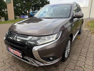 Braun Gebraucht 2019 Mitsubishi Outlander P-HEV SUV | 17.900 € (Guter Preis)