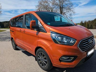 Usata Ford Tourneo Titanium 150 CV (110 kW) 2023 Arancione Monovolume
