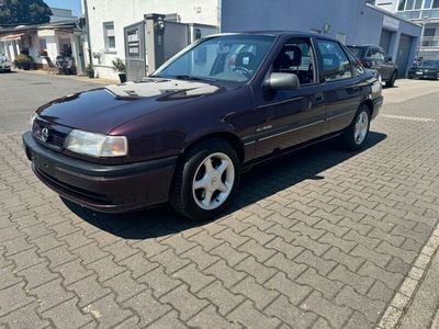 Rot Gebraucht 1993 Opel Vectra Limousine | 4.990 €