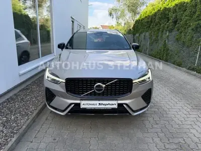 Gebraucht Volvo XC60 Plus 197 PS (144 kW) 2022 Grau SUV