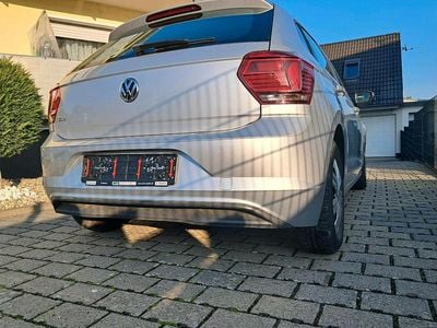 Silber Gebraucht 2018 VW Polo Kleinwagen | 11.950 €