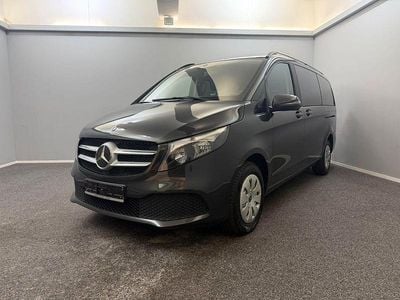 Weiß Gebraucht 2022 Mercedes V220 AMG Van / Kleinbus | 42.999 € (Superpreis)