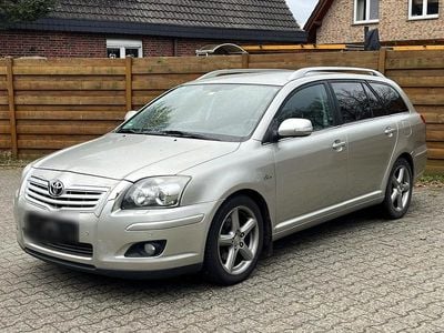 Gebraucht Toyota Avensis 176 PS (129 kW) 2007 Gold Kombi