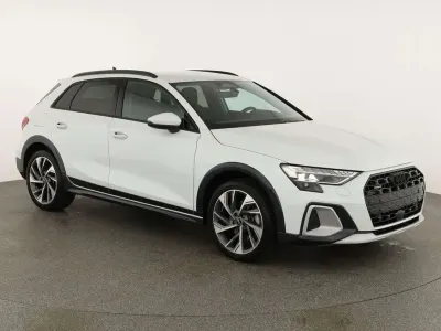 Gebraucht Audi A3 204 PS (150 kW) 2026 Gletscherweiß metallic Limousine