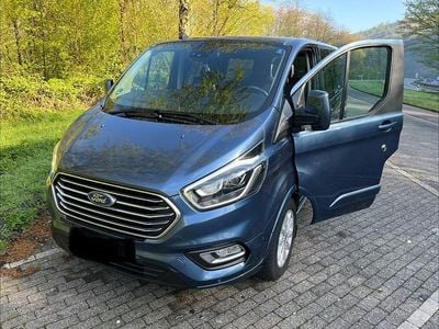 Usata Ford Tourneo 131 CV (96 kW) 2022 Blu Monovolume