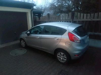 Gebraucht Ford Fiesta 83 PS (61 kW) 2015 Silber Kleinwagen