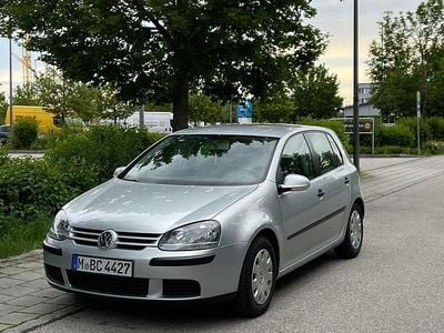 Silber Gebraucht 2004 VW Golf IV Kleinwagen | 3.100 € (Etwas zu teuer)