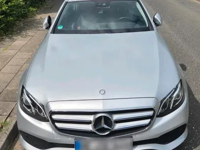 Gebraucht Mercedes E220 194 PS (142 kW) 2018 Silber Kombi
