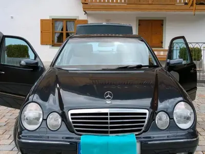 Gebraucht Mercedes E280 Avantgarde 204 PS (150 kW) 1999 Blau Limousine