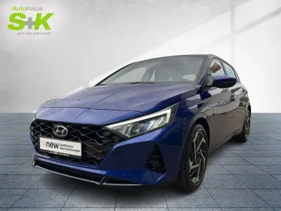 Gebraucht Hyundai i20 Intro Edition 101 PS (74 kW) 2021 Intense blue metallic (blau) Kleinwagen